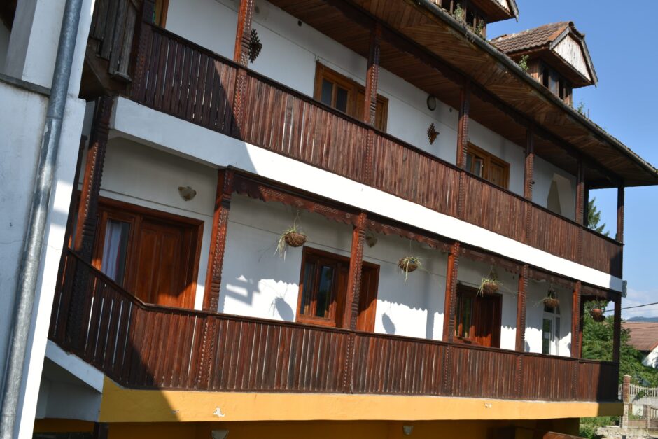 Pensiunea CASA BRÂNCUŞI, Peştişani - liniştea sufletului şi încântarea ochilor 19 IMG 3444 min scaled